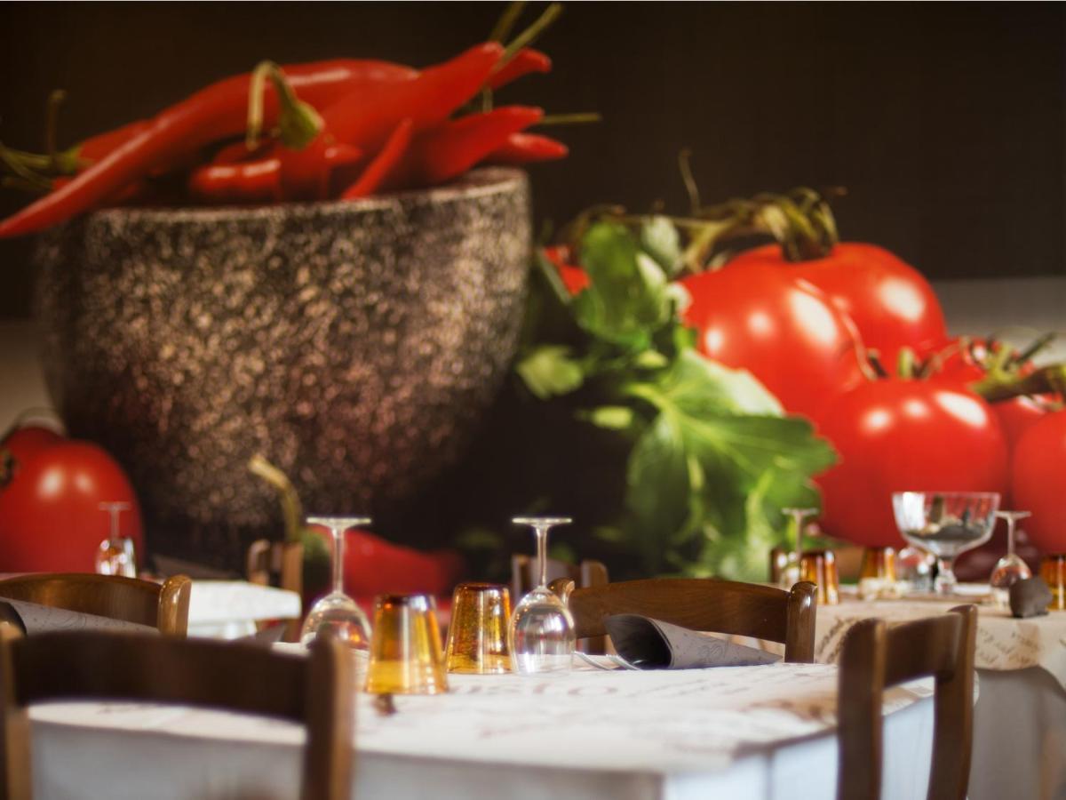 Hotel La Locanna Serramazzoni Zewnętrze zdjęcie